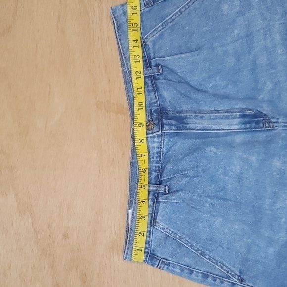 AMERICAN Eagle Pleated Mom Shorts - Picture 6 of 13